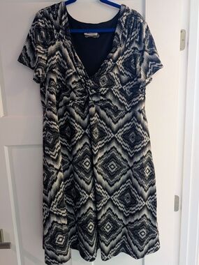 Lucie Lu Black & White Geometric Twist Front Dress - 3X